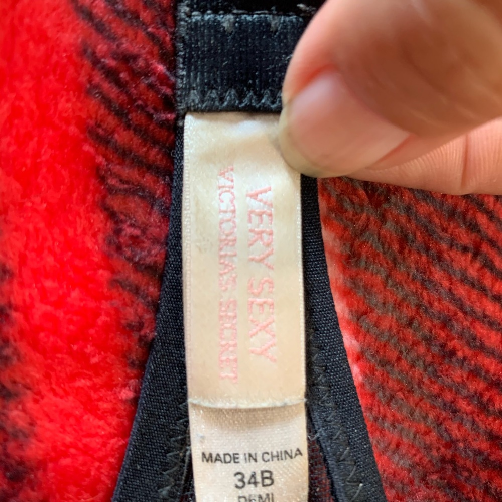 Victoria’s Secret Unlined Lace Bra - Picture 3 of 3
